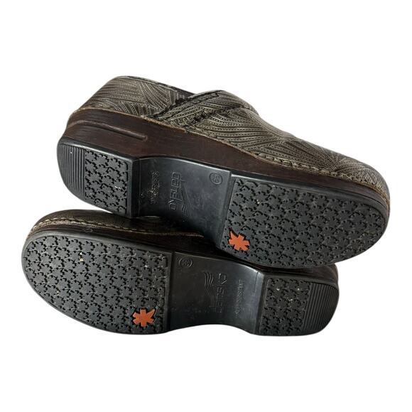 Dansko XP Women’s Embossed Career Nursing Clogs Gold Size 39 US 8.5 - Picture 9 of 9